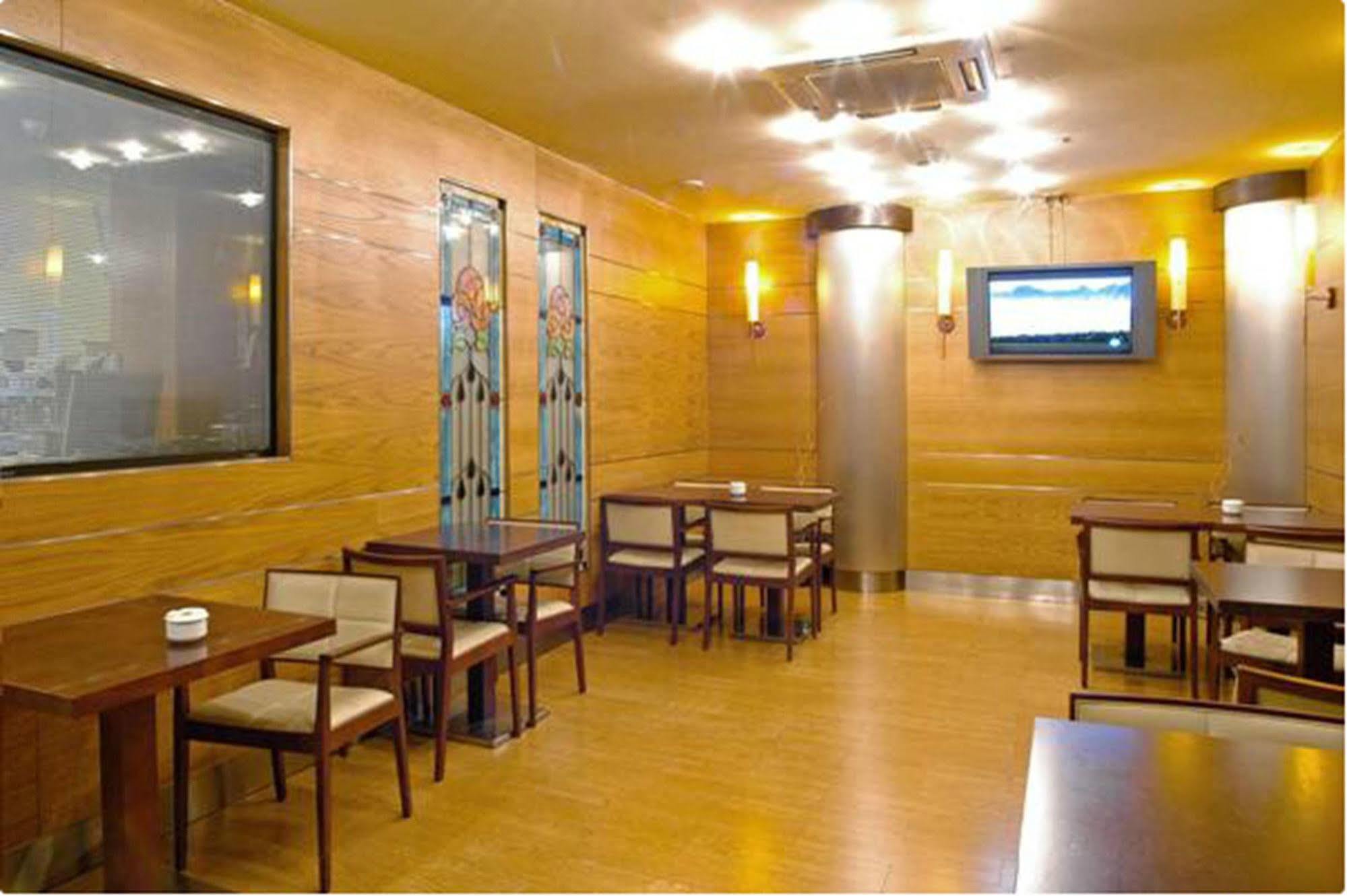 Evenia Rocafort Barselona Restoran fotoğraf